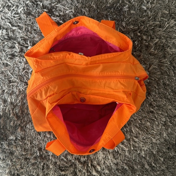 Baggallini orange carry all nylon tote large with pink lining - Picture 2 of 14